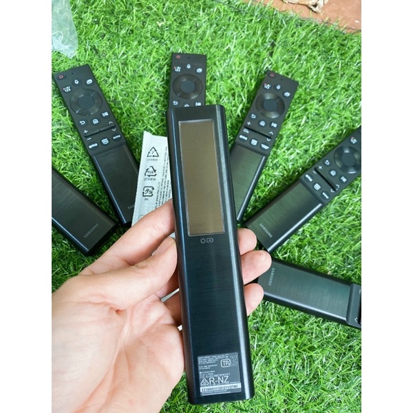 Điều  khiển samsung  giọng nói không dùng pin xạc  năng lượng mặt  trời  dùng cho nhiều  đời  tivi samsung