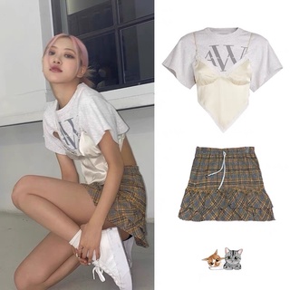 Áo thun phối 2 dây hở lưng ROSÉ BLACK PINK+ chân váy xếp ly caro phong cách ulzzang