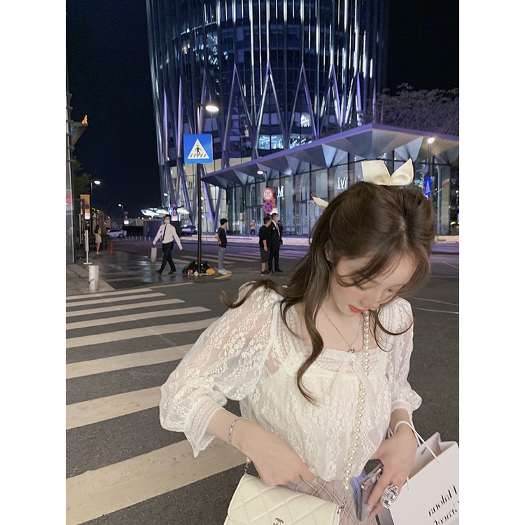 Áo Sơ Mi Tay Ngắn Phồng Cổ Vuông Màu Trắng Phối Ren Phong Cách Pháp Thời Trang Cho Nữ