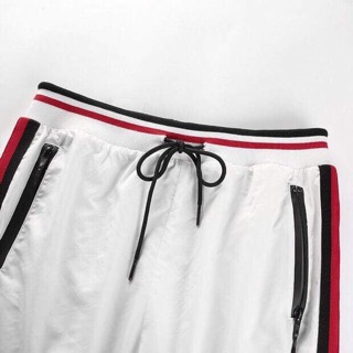 Quần jogger viền đỏ đen