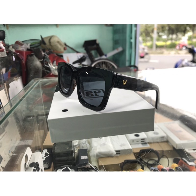 MẮT KÍNH CHỮ V CÁ TÍNH GIỚI TRẺ | BigBuy360 - bigbuy360.vn