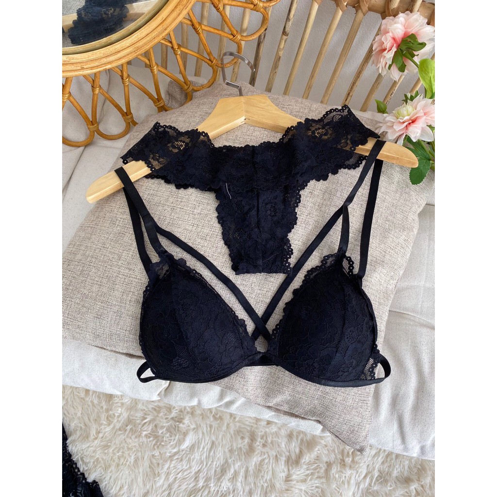 Bralette đen gợi cảm dây áo ngực tôn lên đường cong của ngực nóng bỏng gồm quần và áo lót👙