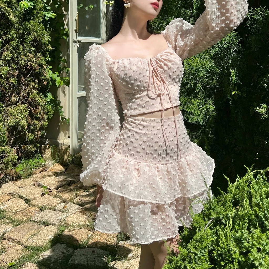 KIOBI – SET Trisha (Áo + váy) áo form croptop, tay phồng, váy xòe 2 tầng, thun sau, vải organza xô hạt - KIS227339HB