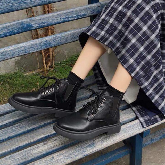 Giày boot cao cổ ( ảnh tự chụp )