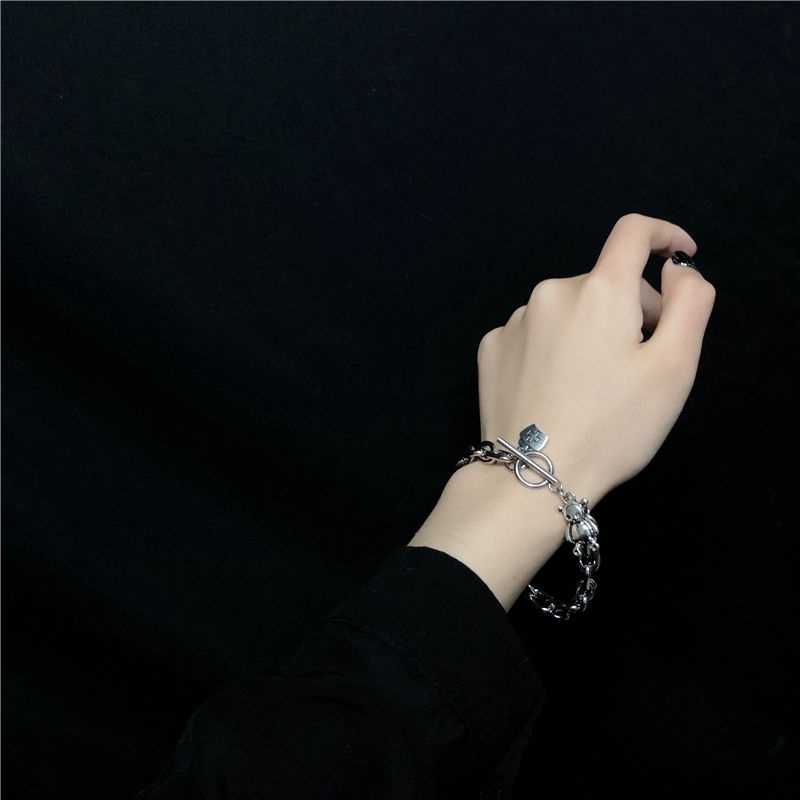 Vòng tay mặt hình gấu và mũ y tá thời trang cá tính 22208