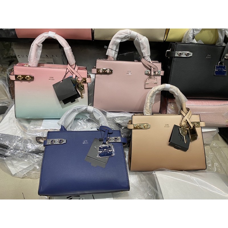 ❥ 𝐓𝐮́𝐢 𝐭𝐚𝐲 𝐜𝐚̂̀𝐦 𝐋𝐲𝐧 𝐅𝐈𝐍𝐄𝐍𝐄𝐒𝐒