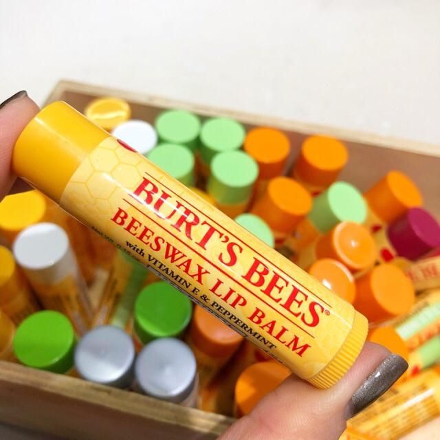 [BILL MỸ] Son dưỡng môi Burt's Bees Moisturing Lip Balm 100 % Natural 4.25g