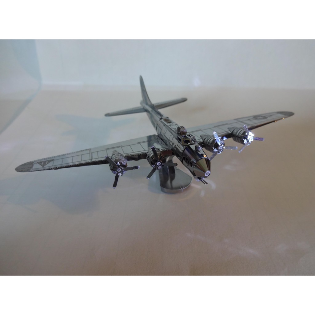 Mô Hình Lắp Ghép 3D Kim Loại Tự Ráp Máy Bay Ném Bom Hạng Nặng B-17 Flying Fortress - Chưa Lắp