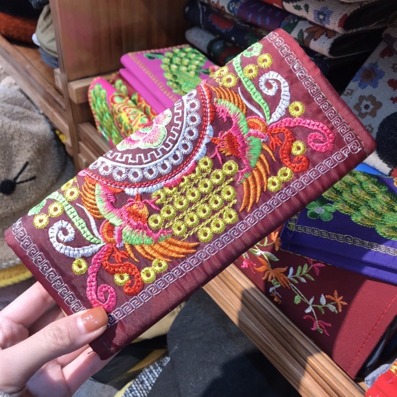 Ví thuê con công bằng vải