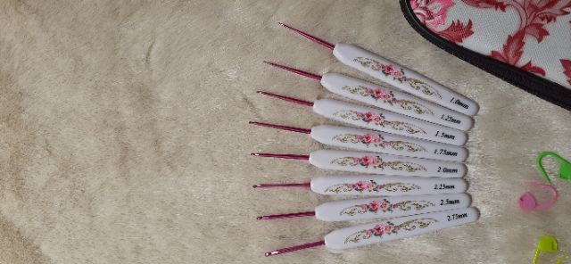 Bộ kim móc hoa tím