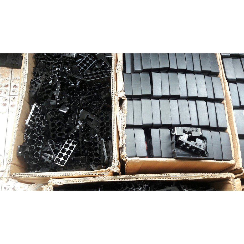 Vỏ Pin Makita 18V Nút Trắng BL 1830 vỏ chứa được 10 cell 18650 + lò xo, khung