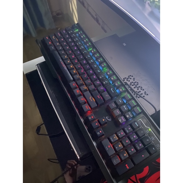 bang phím cơ dareu ck525