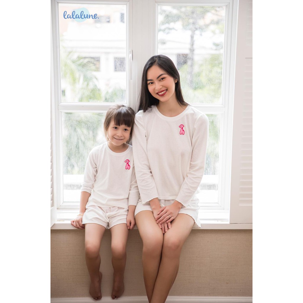 Pyjama thun cotton màu trắng hươu cao cổ lalalune cho mẹ và bé