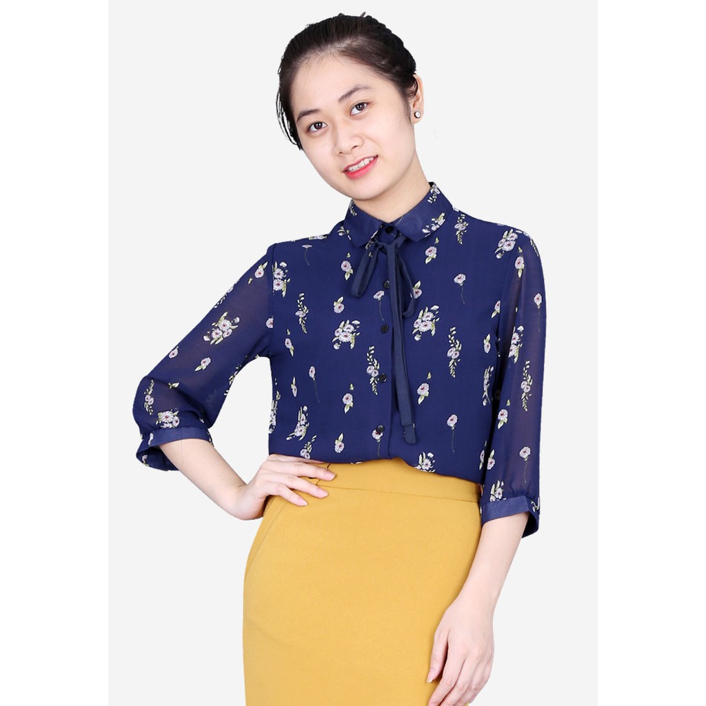 Áo sơ mi tay lỡ voan silk nền tím than hoa trắng nhí cổ đức dây nơ cổ The One Fashion ADV2111TTH