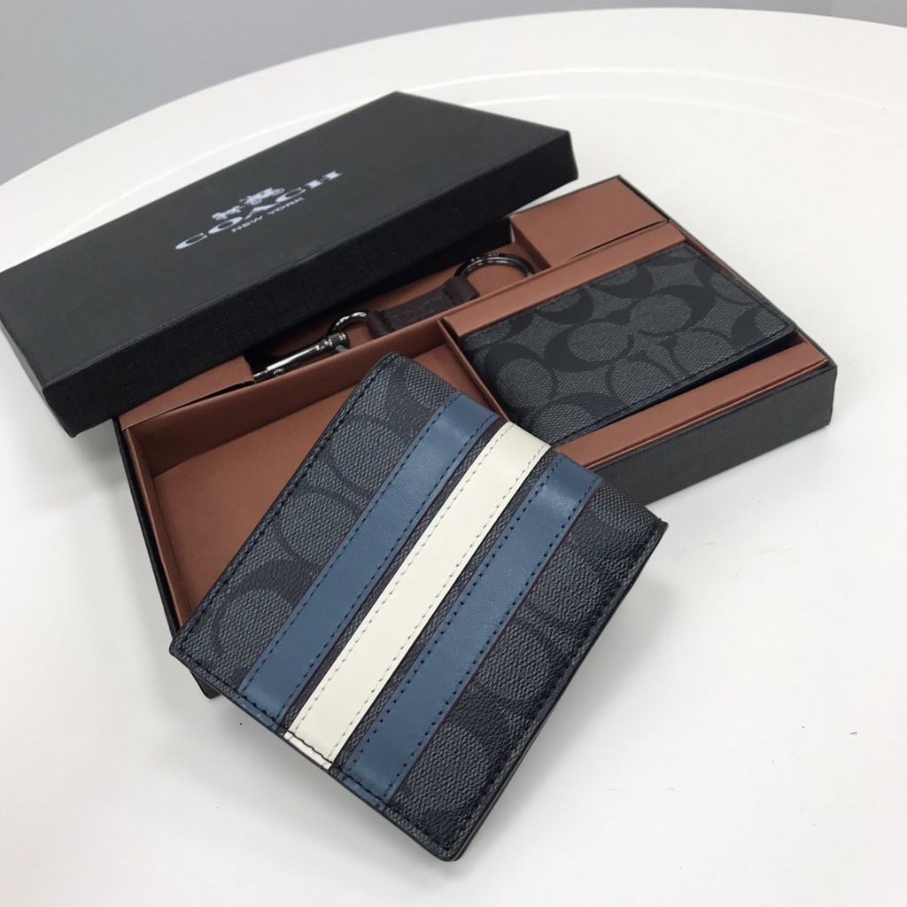 Ví nam COACH F26072 có 8 khe cắm thẻ