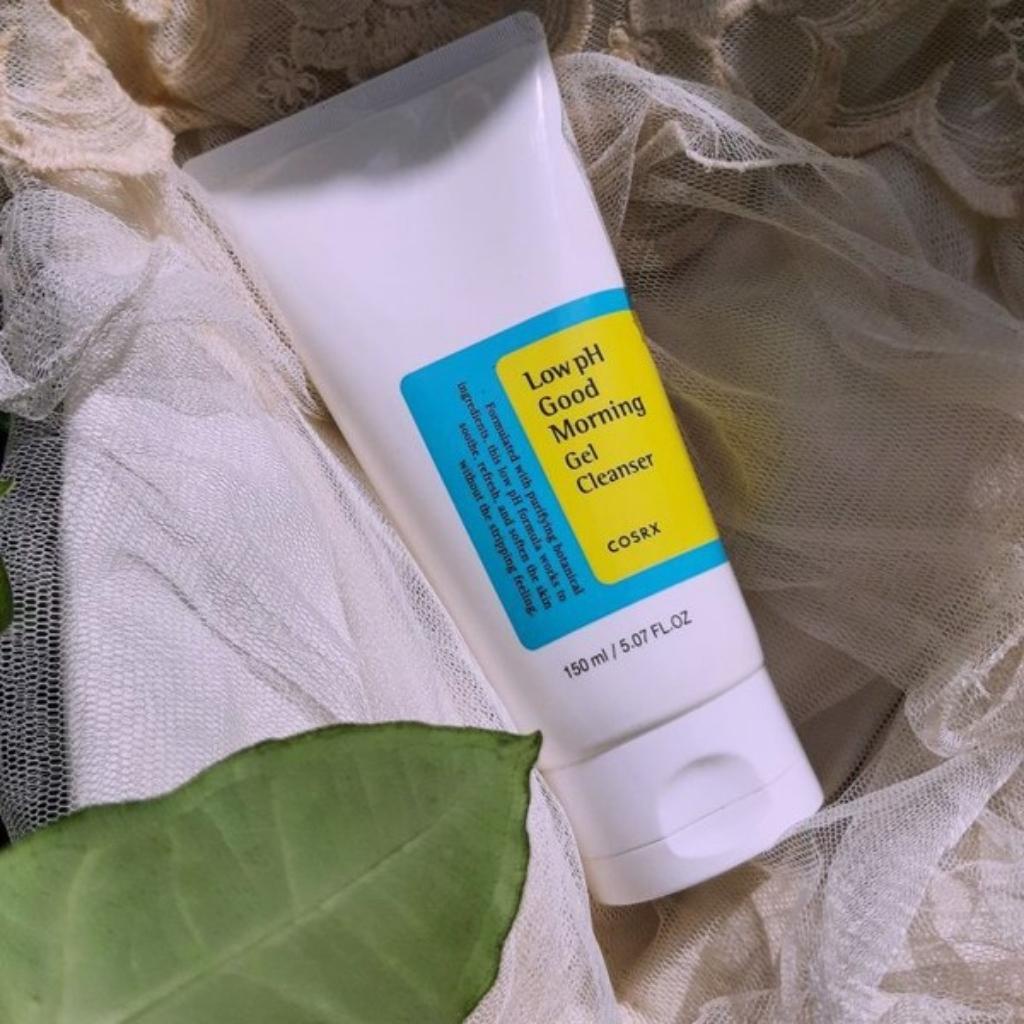 Sữa rửa mặt dạng gel dịu nhẹ Cosrx Low pH Good Morning 150ml
