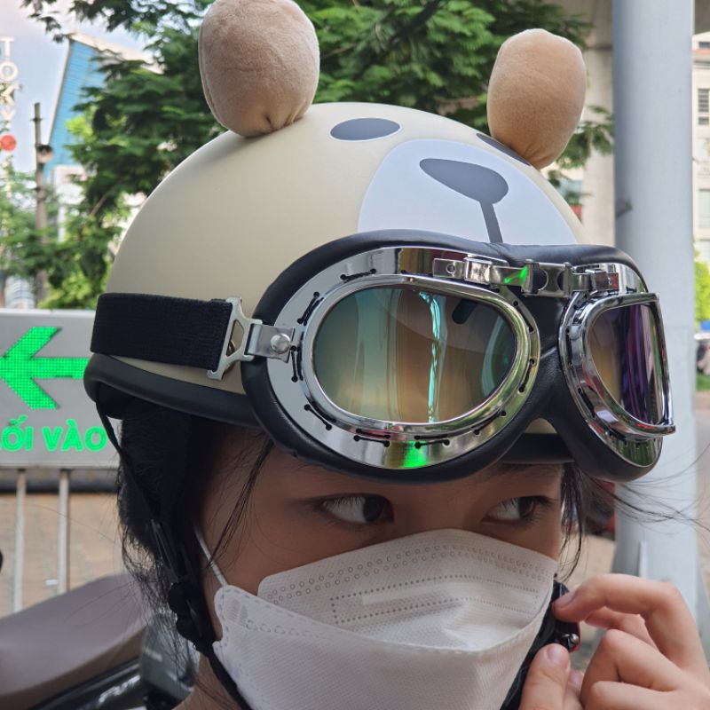 mũ bảo hiểm hình gấu nâu có tai ,picachu tai cute kèm kính thời trang ngộ nghĩnh đang yêu