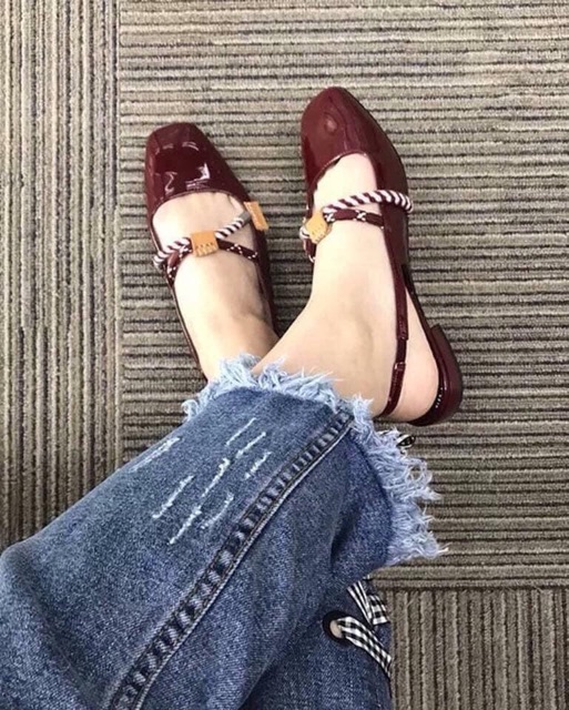 Giày bệt xuất dư