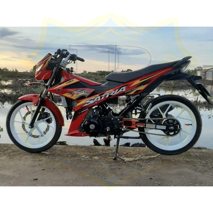 ( Quí khách vui lòng mang ra tiệm cho thợ dán ) Tem satria fi đỏ vàng