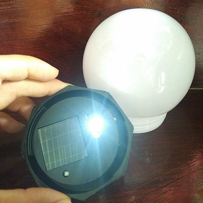 Đèn LED trang trí cắm sân vườn, lễ hội BÓNG TRÒN trang trí ngoài trời sử dụng năng lượng MẶT TRỜI