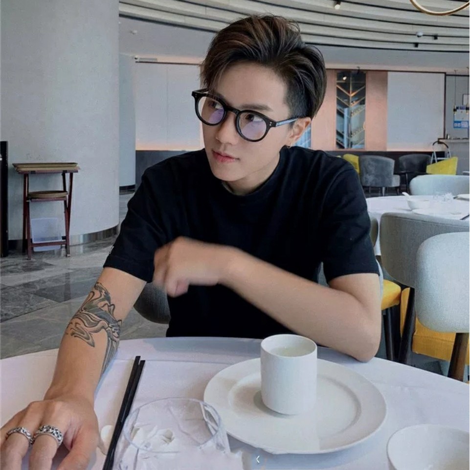 Gọng kính cận nhựa dẻo mắt tròn nhiều màu lilyeyewear 2129 | BigBuy360 - bigbuy360.vn