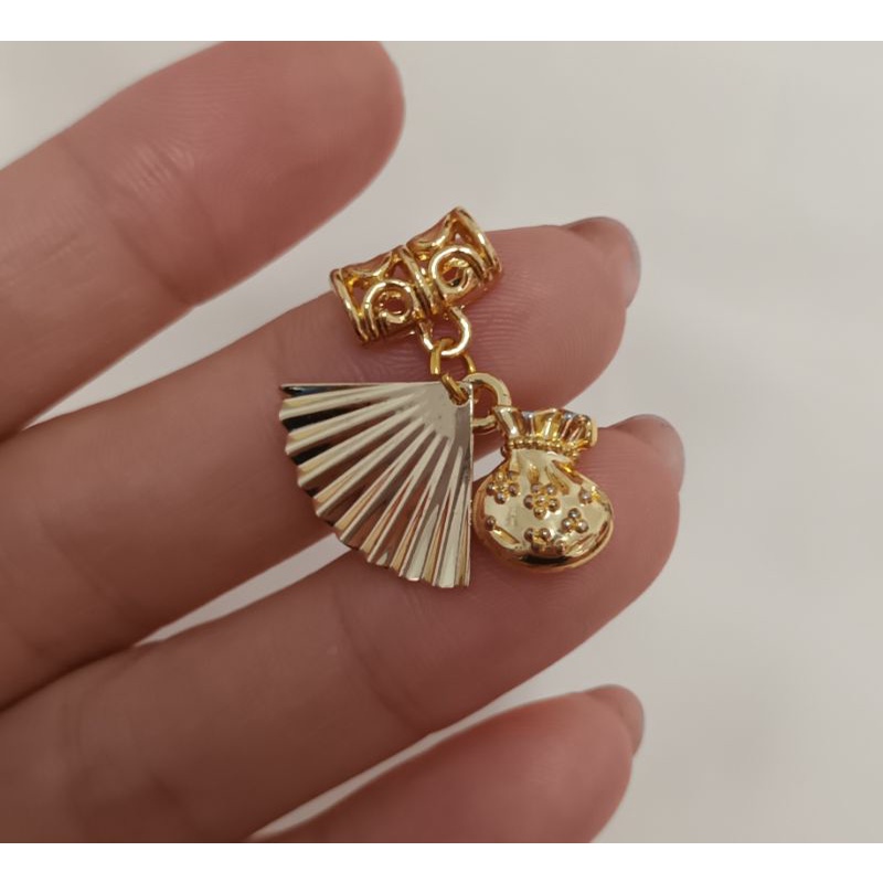 Charm quạt tài lộc may mắn vào gia chủ mic vòng cao cấp không đen không bay màu