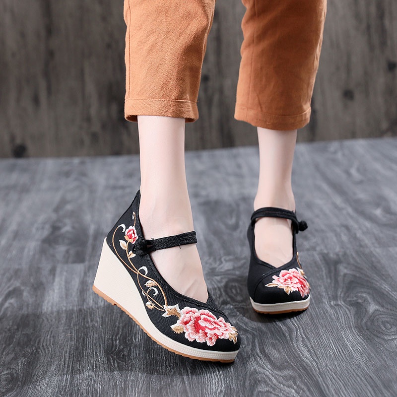 Giày thêu hoa như gấm đế xuồng 5p gc012