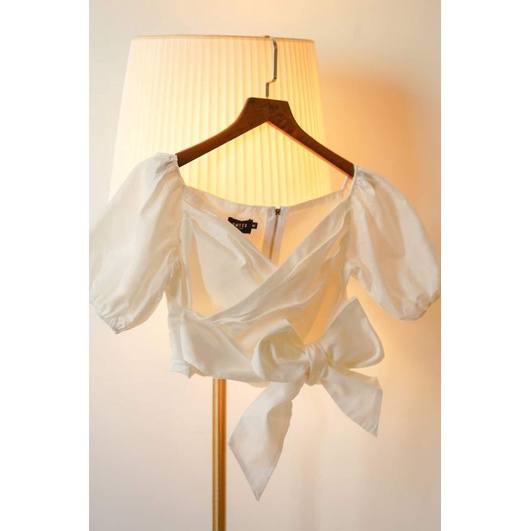 Croptop nơ trắng Amber Gal