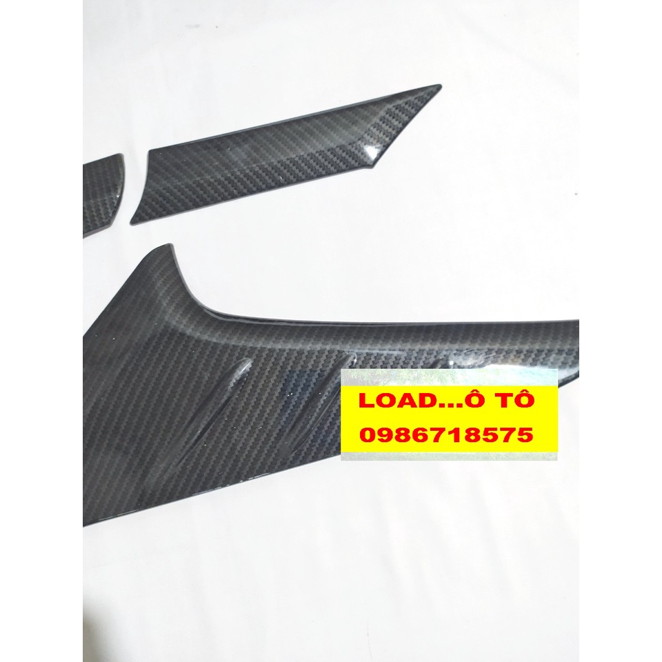 Bộ Ốp Trang Trí Kính sau Huyndai KONA Vân Carbon Cao Cấp, Có Sẵn Keo Dán 3M