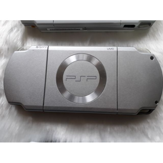 Máy chơi game cầm tay PSP2k