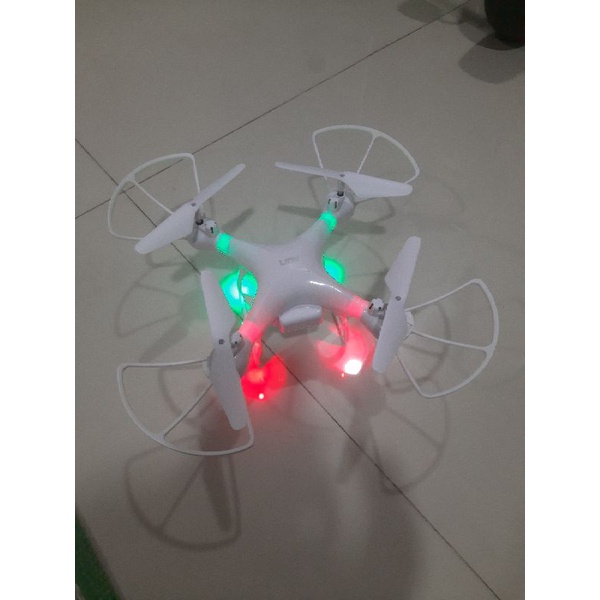 Flycam máy bay điều khiển từ xa 4 cánh siêu bền sử dụng sóng 2.4g