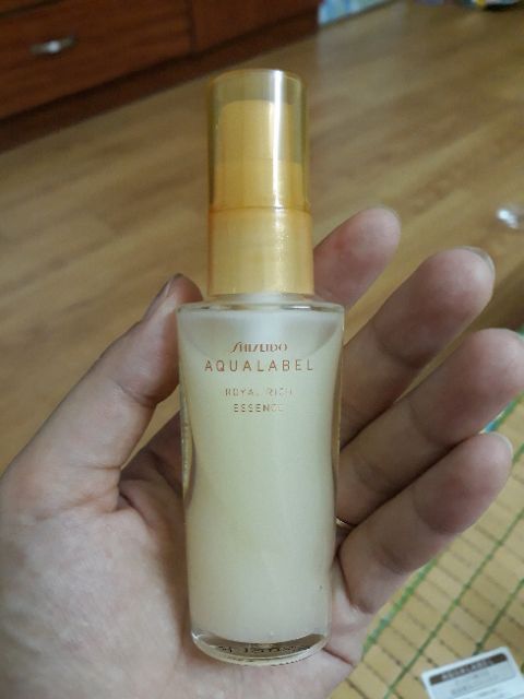 Serum huyết thanh dưỡng da Shiseido Aqualabel Royal Rich Essence màu vàng 30ml