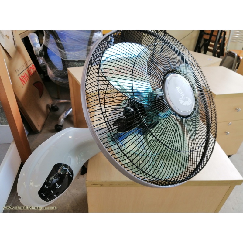 Quạt treo tường điện cơ Asia L16006-XV0 điều khiển từ xa thương hiệu Việt Nam tiết kiệm không gian. Hàng chính hãng