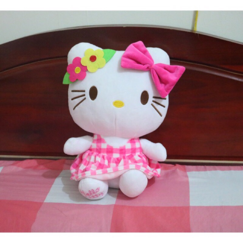 Thú bông mèo Hello kitty ôm dâu cao cấp