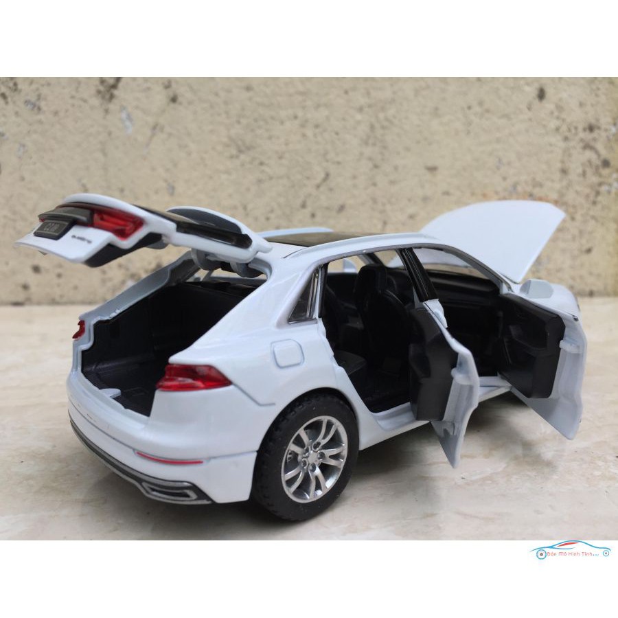 Mô hình xe Ô TÔ AUDI Q8 tỷ lệ:1:32
