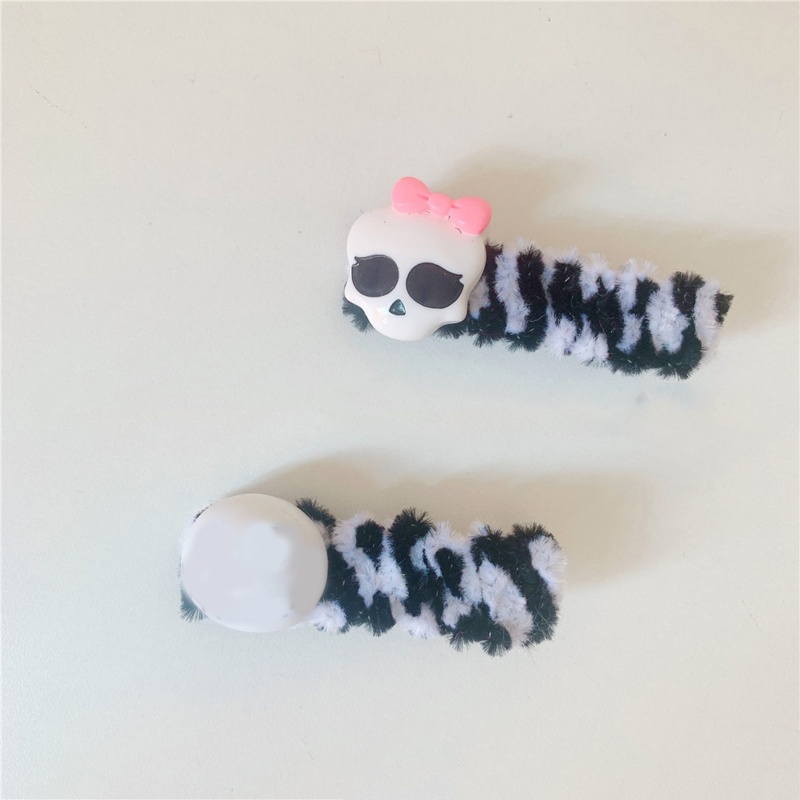 Kẹp Tóc Trang Trí Hình Đầu Lâu Bằng Resin