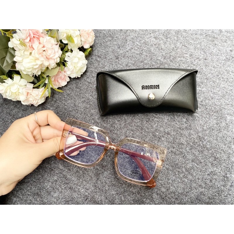 Kính Trắng chống ánh sáng Xanh Shein sang sịn mịn ạ, Có Mail mua hàng tại web của hãng.