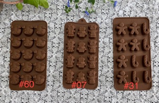 Khuôn silicon mặt heo nâu