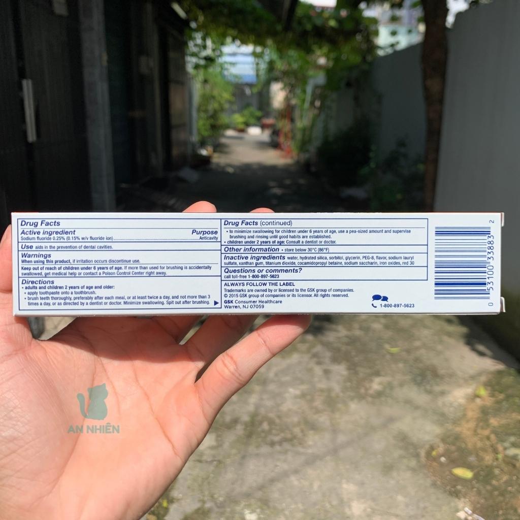 Kem đánh răng Aquafresh Extreme Clean Whitening Action 158.7g giúp răng trắng sáng