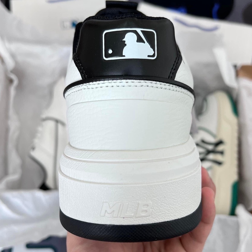 Giày MLB Chunky Liner NY New York Yankees Màu Xanh, Đen và Kem Cổ Thấp Cực Kỳ Phong Cách Cho Cả Nam Và Nữ Sneakers World