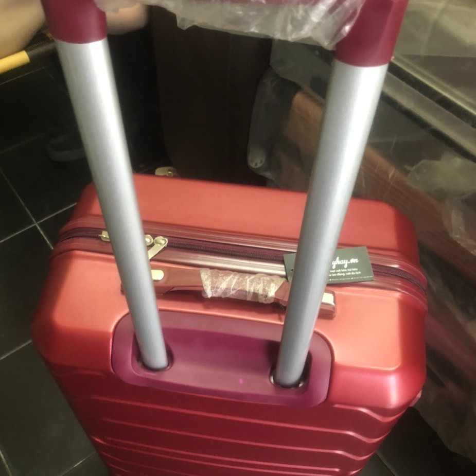 SALE Vali kéo du lịch nhựa size 24 màu đỏ