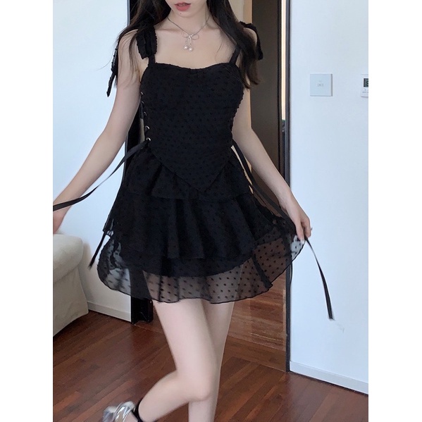Set áo 2 dây đốm cột dây vai tà nhọn đan eo kèm chân váy xòe 2 tầng