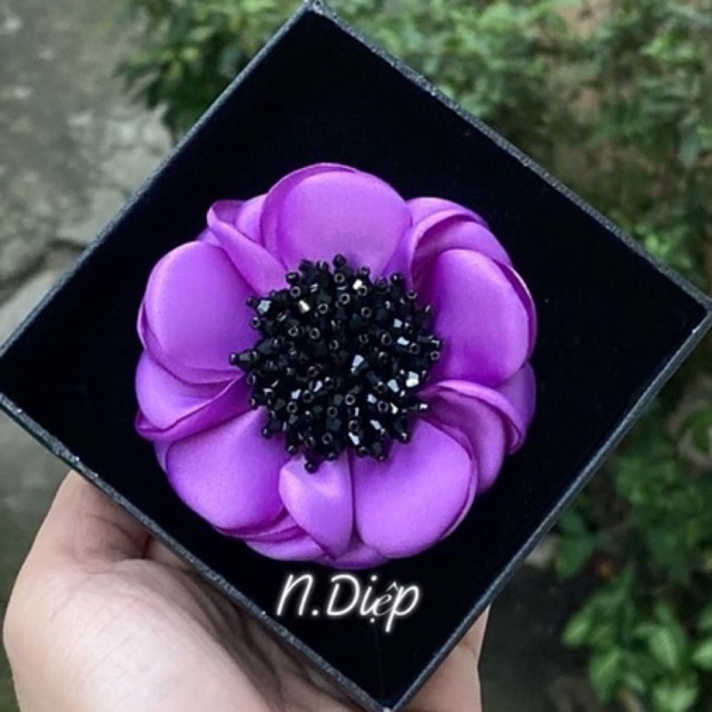 Hoa cài áo đính đá pha lê cao cấp