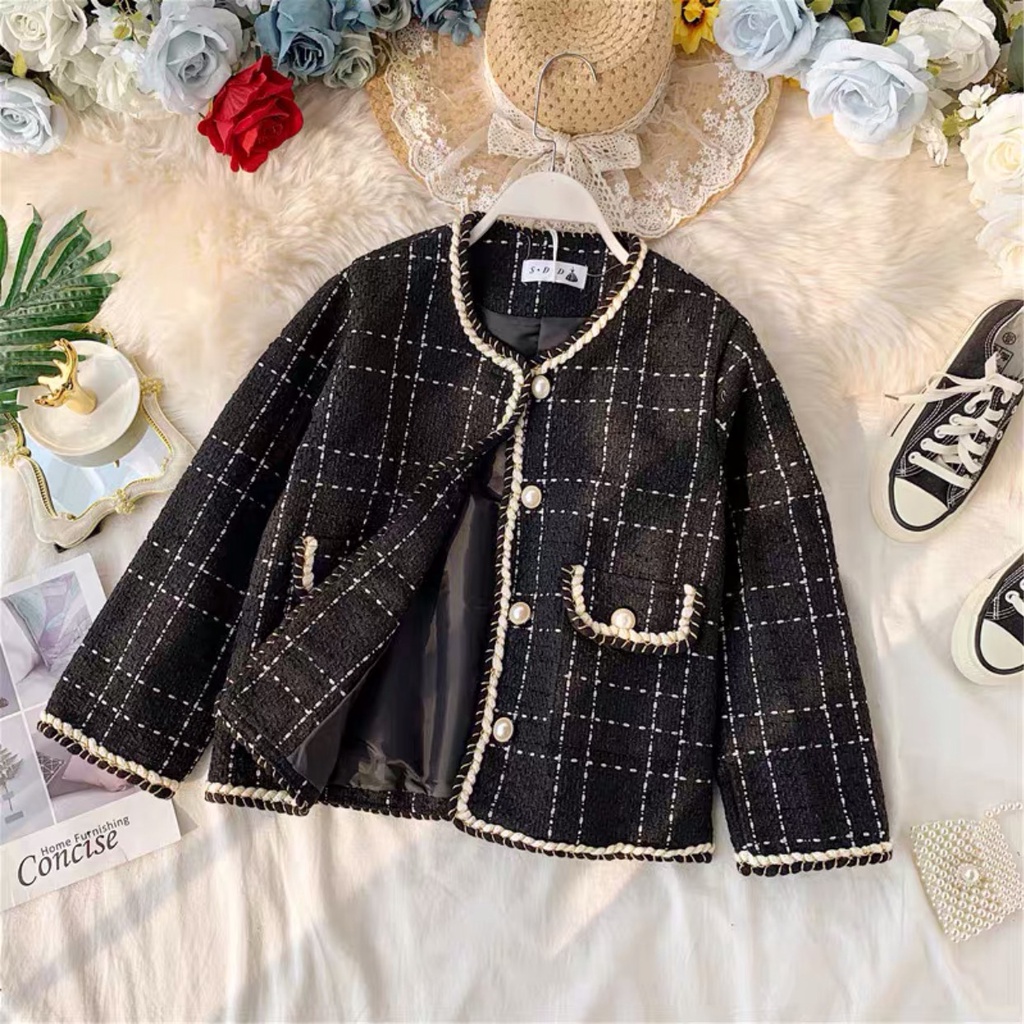 Áo dạ tweed cúc ngọc kẻ sọc phong cách sang chảnh thu đông 2021