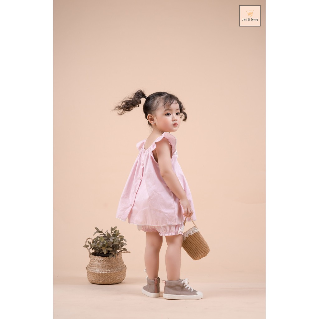 Bộ bé gái Jam & Jenny chất cotton lụa siêu đỉnh ạ. Các Shop nhập quen hãng này là biết rồi. Cotton lụa lại còn là chất c