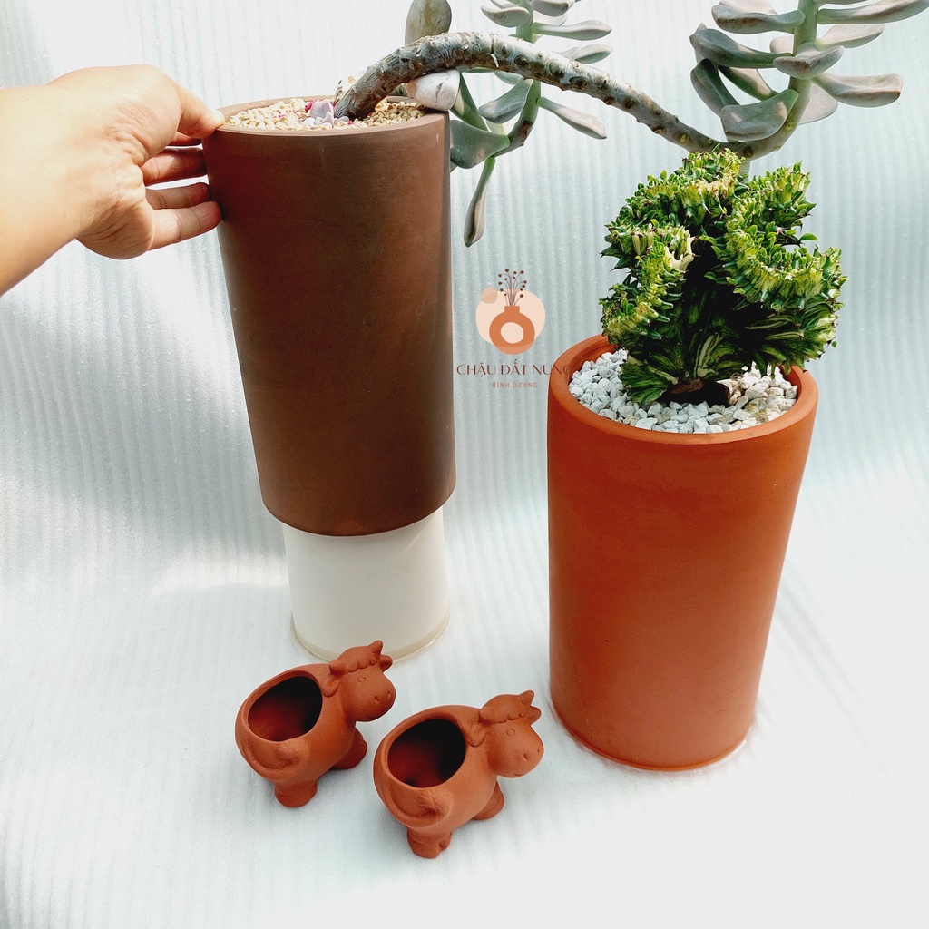 Chậu đất nung, Chậu sen đá - Trụ cao 1424, đường kính miệng là 14cm, chiều cao là 24cm