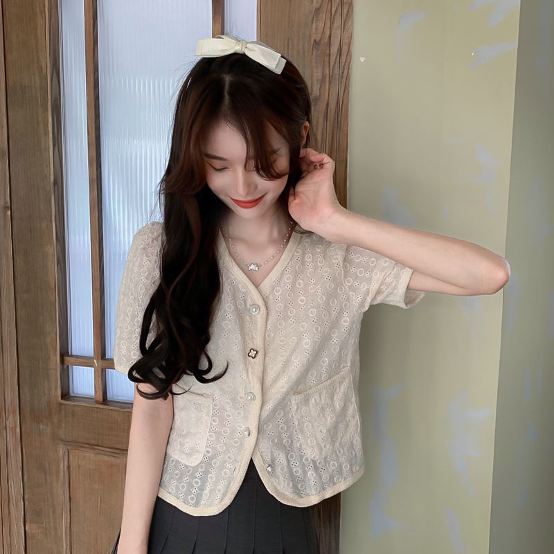 [Spot] Japanese short-sleeved shirt women's V-neck design summer sense appropriate short-sleeved shirt women
