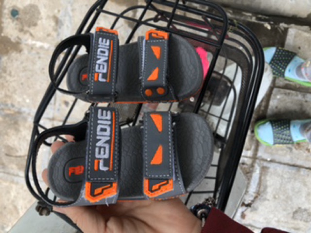 Dép siêu nhẹ bé trai