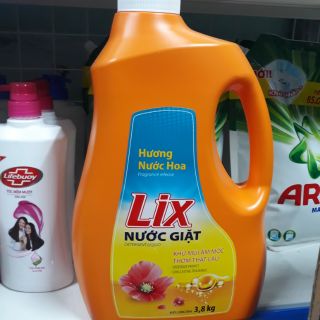 Lix nước giặt hương nước hoa khối lượng tịnh 3,6kg.