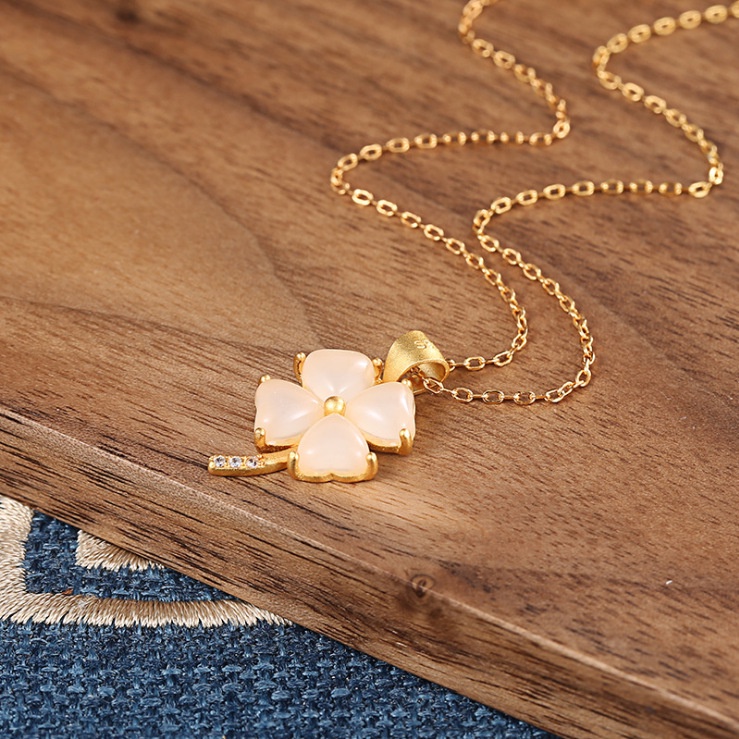 Vòng cổ mặt cỏ bốn lá đính đá ngọc bích thời trang